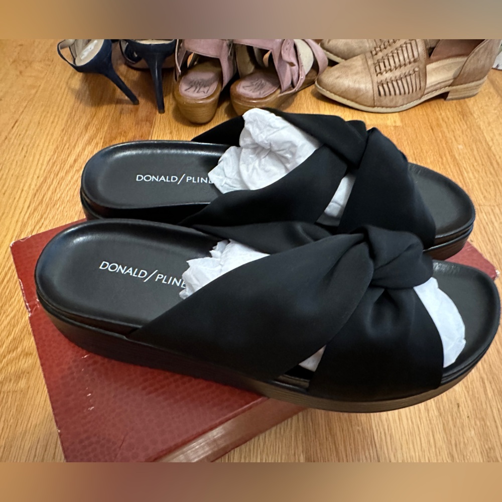 Donald Pliner FiFi Folley Black Sandals Slides Size 9 M